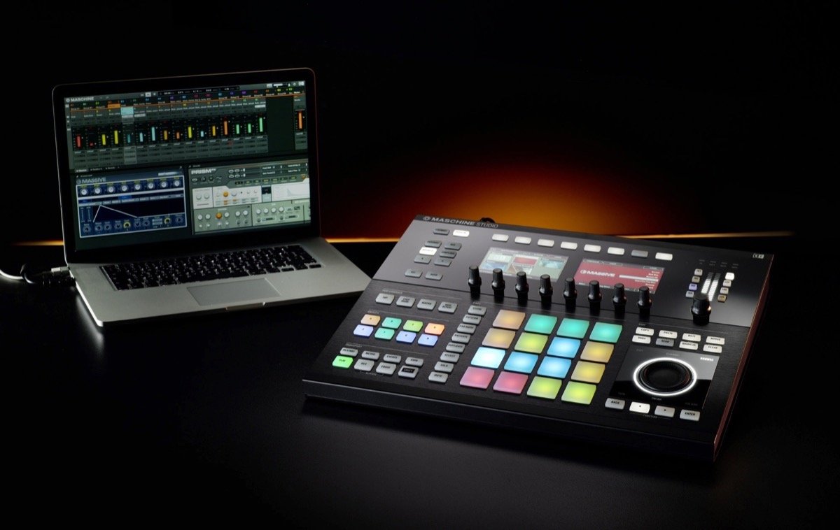 NI Maschine Studio Laptop-7bf78df1846224a8667c803d971b977a