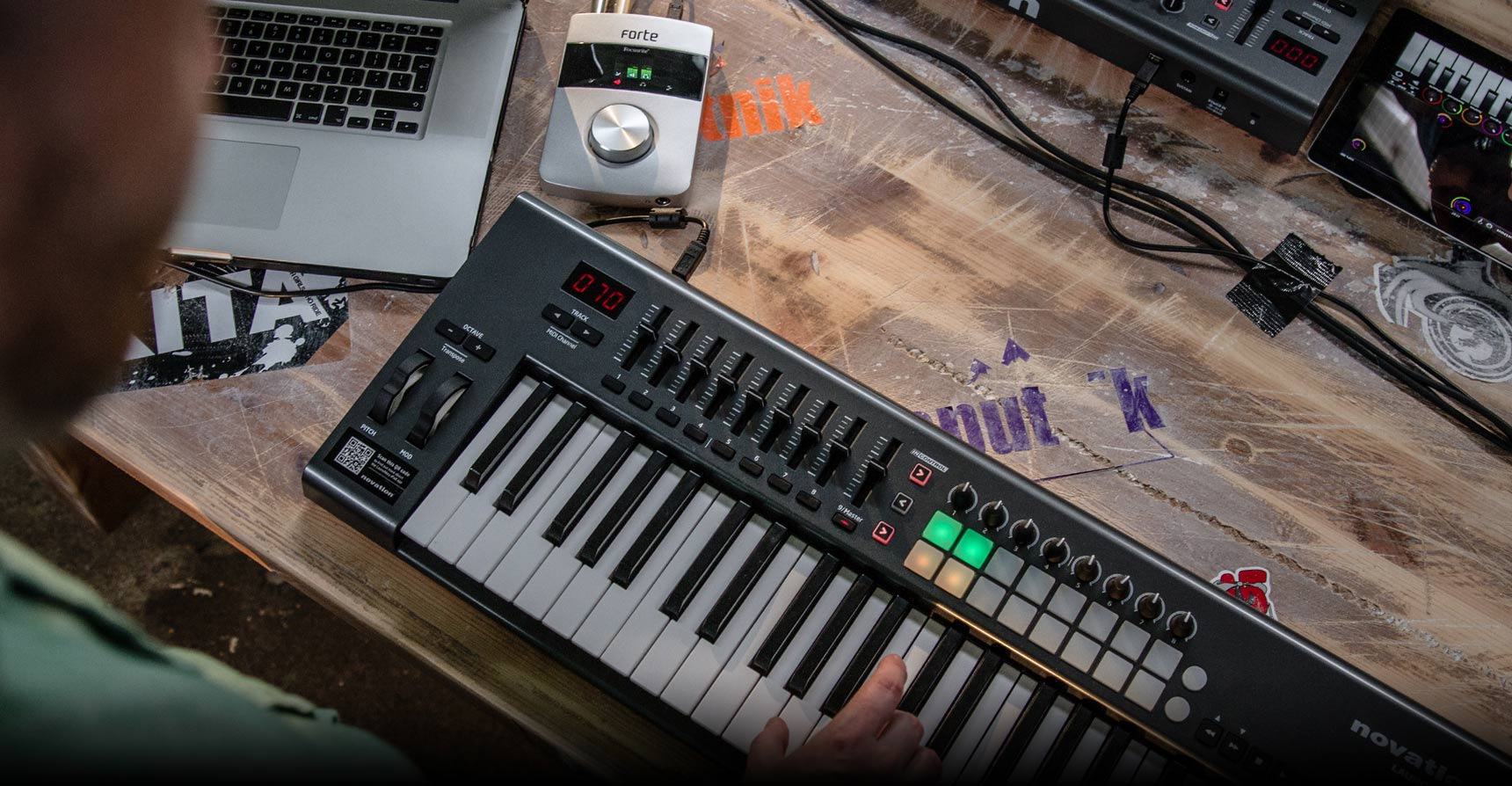 LaunchKey PP Bkg-compressed
