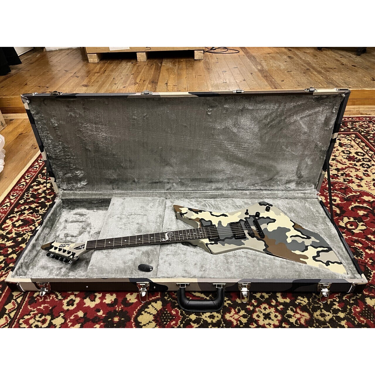 ESP LTD James Hetfield SNAKEBYTE CAMO B-Stock Различное Музыкальное Оборудование