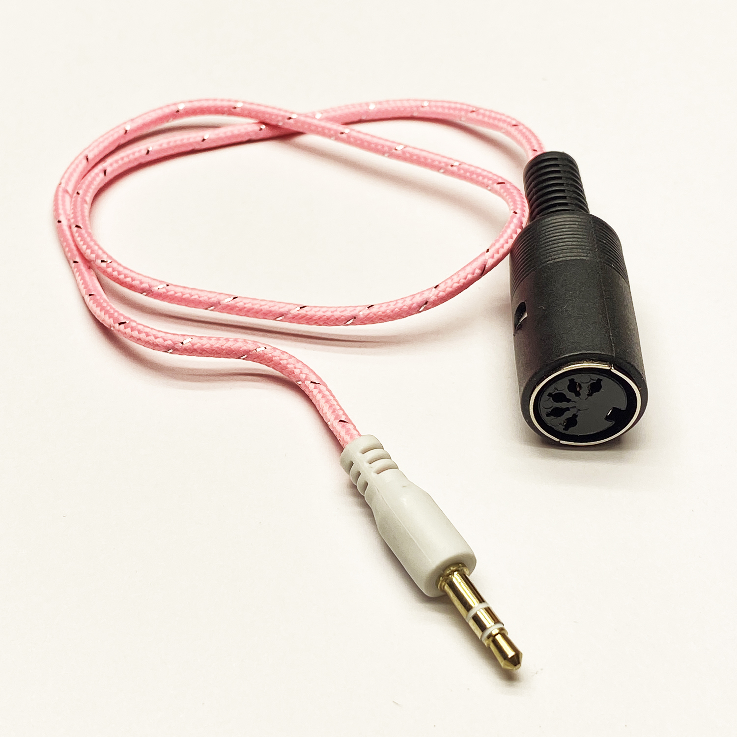 MIDI переходник Type A minijack 3.5 mm TRS - DIN 5 female Basic Performance Fluor Pink 40см Кабели MIDI