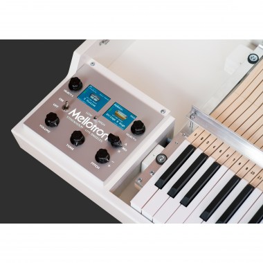 Mellotron M4000D Клавишные цифровые синтезаторы