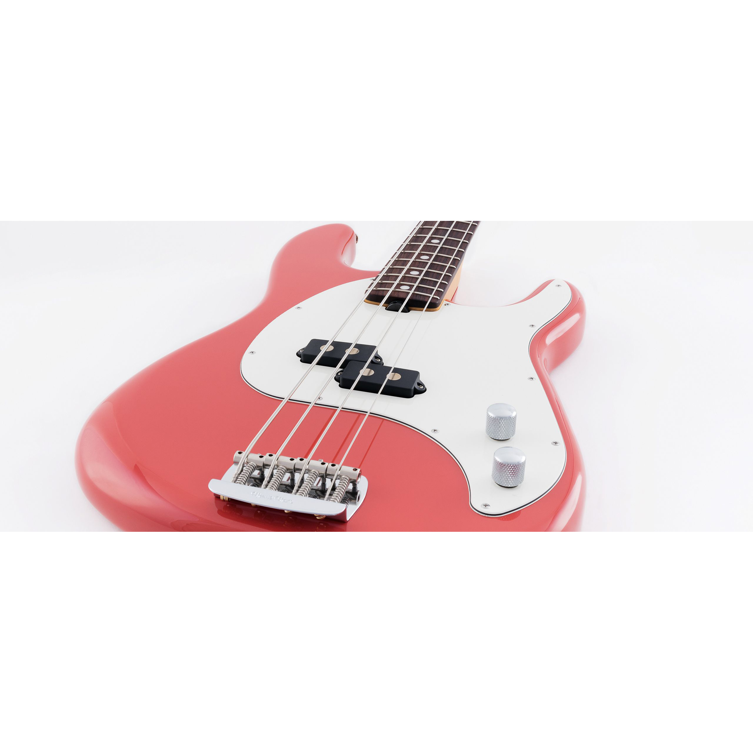 Music Man Cutlass Bass - Ivory White - Maple - Mint Music Man Cutlass Bass - Ivory White - Maple - Mint Различное Музыкальное Оборудование