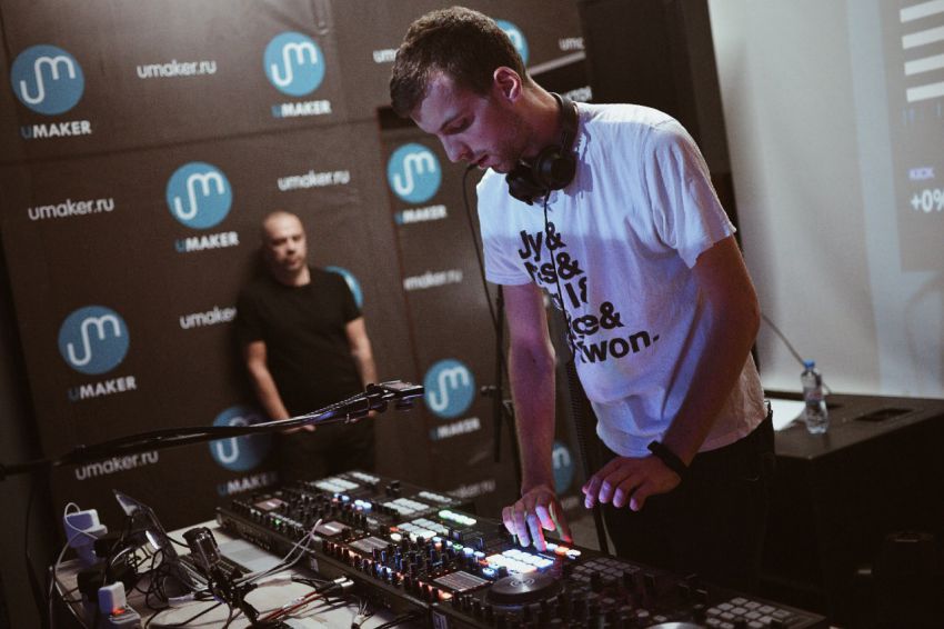 Презентация нового DJ-контроллера Native Instruments Traktor Kontrol S5