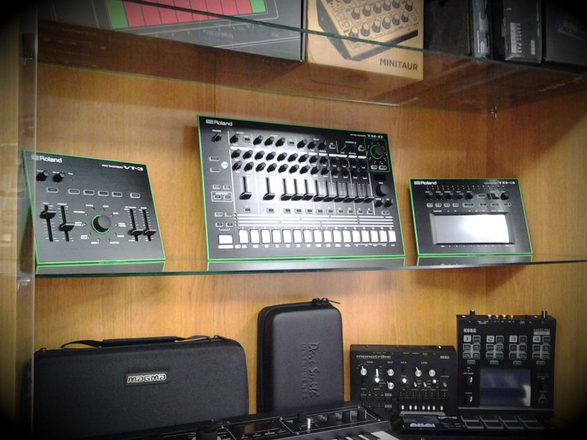 Поступление линейки приборов Roland Aira от 10 апреля